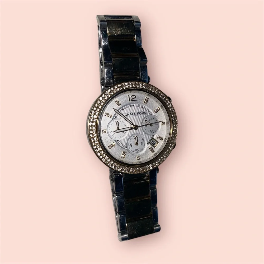 Michael Kors Women's Gold Silver Dial Quartz Watch. excellent condition. Used.⏱️ - Picture 1 of 3